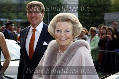 Utrecht 28 april 2009
Pieter v Vollenhoven viert zijn 70e verjaardag in het Beatrix theater in Utrecht. Koningin Beatrix
Peter Smulders bv