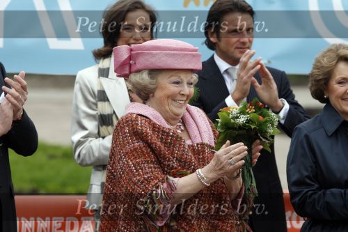Makkum en Franeker30 april 2008
Koninginnedag 2008 met Koningin Beatrix Prins Willem Alexander Friso Constantijn Maurits Floris Pieter Christiaan Pieter v Vollenhoven en de prinsessen Maxima Laurentien Mabel Aimee Anita Margriet en Marilene.
Peter Smulders bv