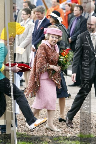 Makkum en Franeker30 april 2008
Koninginnedag 2008 met Koningin Beatrix Prins Willem Alexander Friso Constantijn Maurits Floris Pieter Christiaan Pieter v Vollenhoven en de prinsessen Maxima Laurentien Mabel Aimee Anita Margriet en Marilene.
Peter Smulders bv