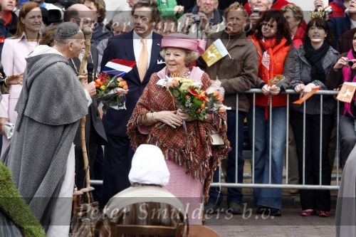 Makkum en Franeker30 april 2008
Koninginnedag 2008 met Koningin Beatrix Prins Willem Alexander Friso Constantijn Maurits Floris Pieter Christiaan Pieter v Vollenhoven en de prinsessen Maxima Laurentien Mabel Aimee Anita Margriet en Marilene.
Peter Smulders bv