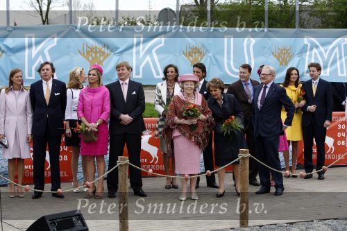 Makkum en Franeker30 april 2008
Koninginnedag 2008 met Koningin Beatrix Prins Willem Alexander Friso Constantijn Maurits Floris Pieter Christiaan Pieter v Vollenhoven en de prinsessen Maxima Laurentien Mabel Aimee Anita Margriet en Marilene. Ed Nijpels met zijn vrouw
Peter Smulders bv