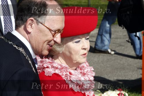 Apeldoorn 30 april 2009
Koninginnedag 2009 in apeldoorn met Koningin Beatrix Pieter v Vollenhoven Prinses Margriet Maxima Prins Willem Alexander Prins Constantijn Prinses Laurentien Prinses Mabel Prins Friso Prins Maurits Prinses Marilene Prins Pieter Christiaan Prinses Anita Prins Floris een zwangere Prinses Aimee en Prinses Annette. s middags probeerde een dwaas een aanslag te plegen op de koninklijke familie waarbij meerdere doden vielen.
Peter Smulders bv