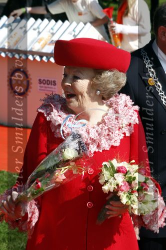 Apeldoorn 30 april 2009
Koninginnedag 2009 in apeldoorn met Koningin Beatrix Pieter v Vollenhoven Prinses Margriet Maxima Prins Willem Alexander Prins Constantijn Prinses Laurentien Prinses Mabel Prins Friso Prins Maurits Prinses Marilene Prins Pieter Christiaan Prinses Anita Prins Floris een zwangere Prinses Aimee en Prinses Annette. s middags probeerde een dwaas een aanslag te plegen op de koninklijke familie waarbij meerdere doden vielen.
Peter Smulders bv