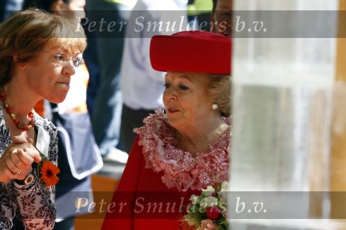 Apeldoorn 30 april 2009
Koninginnedag 2009 in apeldoorn met Koningin Beatrix Pieter v Vollenhoven Prinses Margriet Maxima Prins Willem Alexander Prins Constantijn Prinses Laurentien Prinses Mabel Prins Friso Prins Maurits Prinses Marilene Prins Pieter Christiaan Prinses Anita Prins Floris een zwangere Prinses Aimee en Prinses Annette. s middags probeerde een dwaas een aanslag te plegen op de koninklijke familie waarbij meerdere doden vielen.
Peter Smulders bv