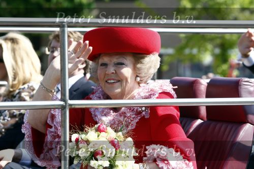 Apeldoorn 30 april 2009
Koninginnedag 2009 in apeldoorn met Koningin Beatrix Pieter v Vollenhoven Prinses Margriet Maxima Prins Willem Alexander Prins Constantijn Prinses Laurentien Prinses Mabel Prins Friso Prins Maurits Prinses Marilene Prins Pieter Christiaan Prinses Anita Prins Floris een zwangere Prinses Aimee en Prinses Annette. s middags probeerde een dwaas een aanslag te plegen op de koninklijke familie waarbij meerdere doden vielen.
Peter Smulders bv