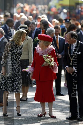 Apeldoorn 30 april 2009
Koninginnedag 2009 in apeldoorn met Koningin Beatrix Pieter v Vollenhoven Prinses Margriet Maxima Prins Willem Alexander Prins Constantijn Prinses Laurentien Prinses Mabel Prins Friso Prins Maurits Prinses Marilene Prins Pieter Christiaan Prinses Anita Prins Floris een zwangere Prinses Aimee en Prinses Annette. s middags probeerde een dwaas een aanslag te plegen op de koninklijke familie waarbij meerdere doden vielen.
Peter Smulders bv