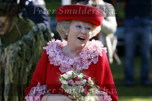 Apeldoorn 30 april 2009
Koninginnedag 2009 in apeldoorn met Koningin Beatrix Pieter v Vollenhoven Prinses Margriet Maxima Prins Willem Alexander Prins Constantijn Prinses Laurentien Prinses Mabel Prins Friso Prins Maurits Prinses Marilene Prins Pieter Christiaan Prinses Anita Prins Floris een zwangere Prinses Aimee en Prinses Annette. s middags probeerde een dwaas een aanslag te plegen op de koninklijke familie waarbij meerdere doden vielen.
Peter Smulders bv