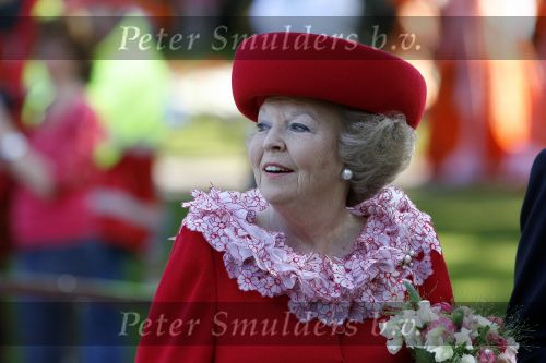 Apeldoorn 30 april 2009
Koninginnedag 2009 in apeldoorn met Koningin Beatrix Pieter v Vollenhoven Prinses Margriet Maxima Prins Willem Alexander Prins Constantijn Prinses Laurentien Prinses Mabel Prins Friso Prins Maurits Prinses Marilene Prins Pieter Christiaan Prinses Anita Prins Floris een zwangere Prinses Aimee en Prinses Annette. s middags probeerde een dwaas een aanslag te plegen op de koninklijke familie waarbij meerdere doden vielen.
Peter Smulders bv