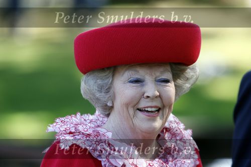 Apeldoorn 30 april 2009
Koninginnedag 2009 in apeldoorn met Koningin Beatrix Pieter v Vollenhoven Prinses Margriet Maxima Prins Willem Alexander Prins Constantijn Prinses Laurentien Prinses Mabel Prins Friso Prins Maurits Prinses Marilene Prins Pieter Christiaan Prinses Anita Prins Floris een zwangere Prinses Aimee en Prinses Annette. s middags probeerde een dwaas een aanslag te plegen op de koninklijke familie waarbij meerdere doden vielen.
Peter Smulders bv