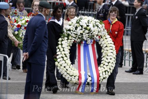 Amsterdam 4 mei 2009
Dodenherdenking op de dam met oa aanwezig Koningin Beatrix Prins Willem Alexander en prinses maxima. krans koningin beatrix
Peter Smulders bv