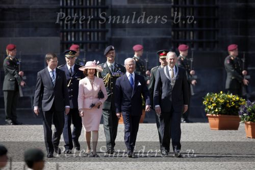Amsterdam 21 april 2009
Koning Carl Gustav en Koningin Silvia van zweden leggen krans bij monument op de dam. Jan Peter balkenende en burgemeester Job Cohen zijn daar bij aanwezig.
Peter Smulders bv