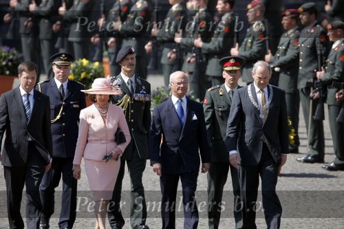 Amsterdam 21 april 2009
Koning Carl Gustav en Koningin Silvia van zweden leggen krans bij monument op de dam. Jan Peter balkenende en burgemeester Job Cohen zijn daar bij aanwezig.
Peter Smulders bv
