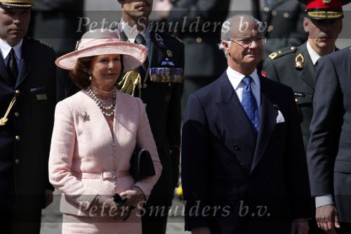 Amsterdam 21 april 2009
Koning Carl Gustav en Koningin Silvia van zweden leggen krans bij monument op de dam. Jan Peter balkenende en burgemeester Job Cohen zijn daar bij aanwezig.
Peter Smulders bv