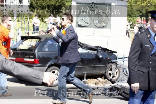 Apeldoorn 30 april 2009
Koninginnedag in Apeldoorn. Een man pleegt een aanslag met zijn auto waarbij meerdere mensen gedood worden. De koninklijke familie was het doelwit maar bleef ongedeerd bij ongeluk.
Peter Smulders bv