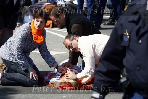 Apeldoorn 30 april 2009
Koninginnedag in Apeldoorn. Een man pleegt een aanslag met zijn auto waarbij meerdere mensen gedood worden. De koninklijke familie was het doelwit maar bleef ongedeerd bij ongeluk.
Peter Smulders bv