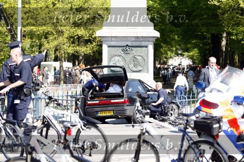 Apeldoorn 30 april 2009
Koninginnedag in Apeldoorn. Een man pleegt een aanslag met zijn auto waarbij meerdere mensen gedood worden. De koninklijke familie was het doelwit maar bleef ongedeerd bij ongeluk.
Peter Smulders bv