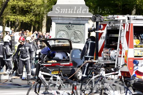 Apeldoorn 30 april 2009
Koninginnedag in Apeldoorn. Een man pleegt een aanslag met zijn auto waarbij meerdere mensen gedood worden. De koninklijke familie was het doelwit maar bleef ongedeerd bij ongeluk.
Peter Smulders bv