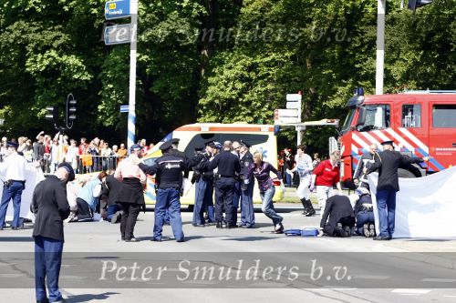 Apeldoorn 30 april 2009
Koninginnedag in Apeldoorn. Een man pleegt een aanslag met zijn auto waarbij meerdere mensen gedood worden. De koninklijke familie was het doelwit maar bleef ongedeerd bij ongeluk.
Peter Smulders bv