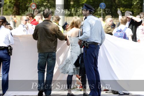 Apeldoorn 30 april 2009
Koninginnedag in Apeldoorn. Een man pleegt een aanslag met zijn auto waarbij meerdere mensen gedood worden. De koninklijke familie was het doelwit maar bleef ongedeerd bij ongeluk.
Peter Smulders bv