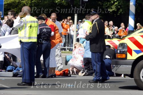 Apeldoorn 30 april 2009
Koninginnedag in Apeldoorn. Een man pleegt een aanslag met zijn auto waarbij meerdere mensen gedood worden. De koninklijke familie was het doelwit maar bleef ongedeerd bij ongeluk.
Peter Smulders bv