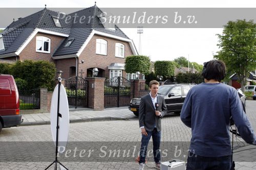 Volendam 19 mei 2009
Vandaag werd bekend gemaakt dat Yolanthe Cabau v Kasbergen en Jan smit na 2 en een half jaar hun relatie hebben verbroken. Voor hun huis stond veel pers en fans. Koos SBS6
Peter Smulders bv