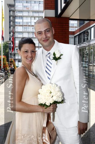 Amsterdam 9 juni 2008
Lange Frans trouwt met zijn zwangere Danielle in het geheim in Osdorp