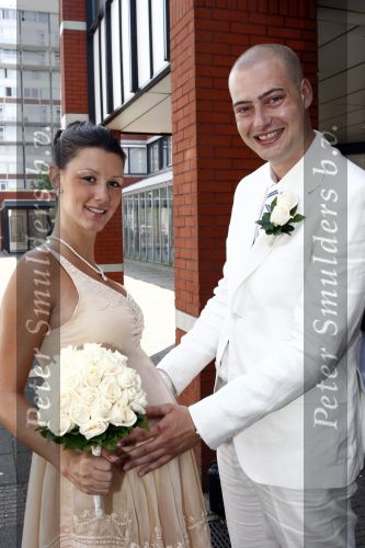 Amsterdam 9 juni 2008
Lange Frans trouwt met zijn zwangere Danielle in het geheim in Osdorp