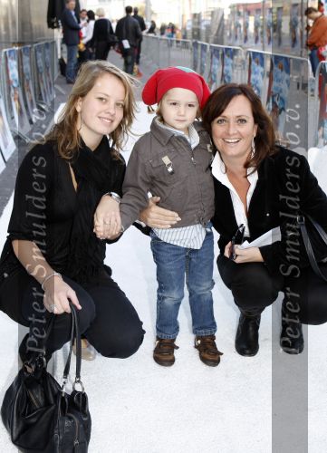 Amsterdam 6 oktober 2007
Premiere Kabouter Plop film in pathe arena. Laura Ruiters met dochter en zoon
