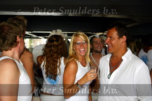 Amsterdam 2 augustus 2003
gay parade door de amsterdamse grachten.
estelle gullit , Christine Kroonenberg en Leco v Zadelhoff
Bart Ettekoven
ellemieke vermolen en yorinde moll