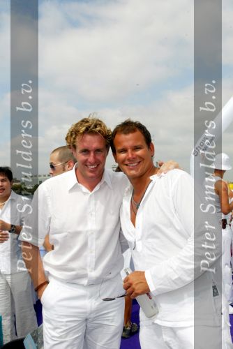 Amsterdam 2 augustus 2003
edwin smulders
gay parade door de amsterdamse grachten.
estelle gullit , Christine Kroonenberg en Leco v Zadelhoff
Bart Ettekoven
ellemieke vermolen en yorinde moll