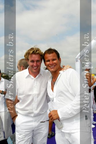 Amsterdam 2 augustus 2003
edwin smulders
gay parade door de amsterdamse grachten.
estelle gullit , Christine Kroonenberg en Leco v Zadelhoff
Bart Ettekoven
ellemieke vermolen en yorinde moll