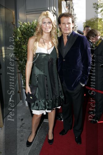 Amsterdam 2 oktober 2005
Premiere Beauty and the beast in Carre.
Estelle Gullit met Leco v Zadelhoff