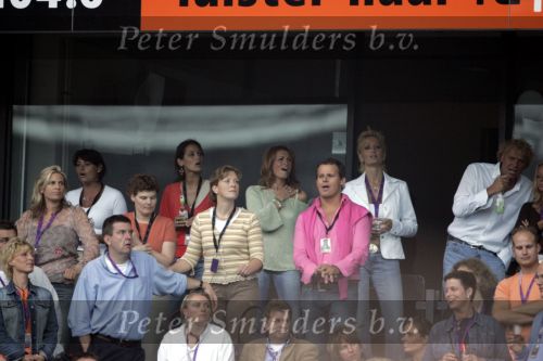 Rotterdam 10 juni 2004
Marco Borsato in de kuip. Leontine Borsato met Natasja Froger en Leco v Zadelhoff