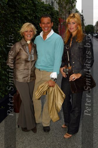 Amsterdam 11 september 2002
Opening Tods winkel op PC hooftstraat
Estelle Gullit  Caroline Tensen en Leco v Zadelhoff