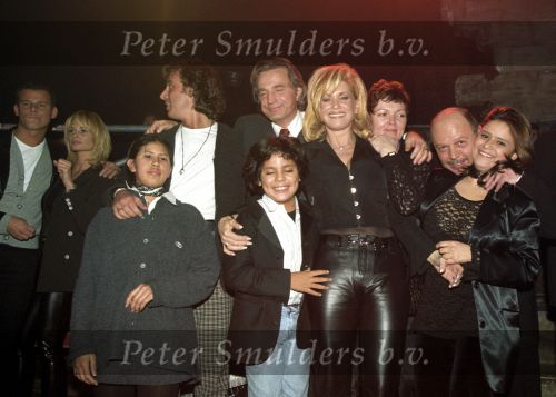 Zundert,12 Januari 1997 Nieuwjaarsfeest Free Record.
Officieel de eerste ontmoeting tussen Marco Borsato en Leontine Ruiters, inmiddels Leontine Borsato ( geheel links op de foto Leco v Zadelhoff om maar enigzins de indruk te wekken dat er nog niets aan de hand is tussen hun beiden ) Verder Vanessa ( Connie Breukhoven en Hans Breukhoven met hun kinderen Marvin Breukhoven, Shanne Breukhoven en Constance Breukhoven