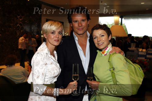 Amsterdam 14 juni 2006
Haringparty wegener en het Hilton.
Suze en Suze Mens met Leco v Zadelhoff