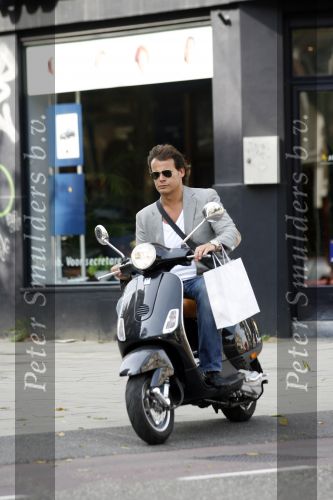 Amsterdam 14 september 2006
Leco v Zadelhoff op vespa scooter