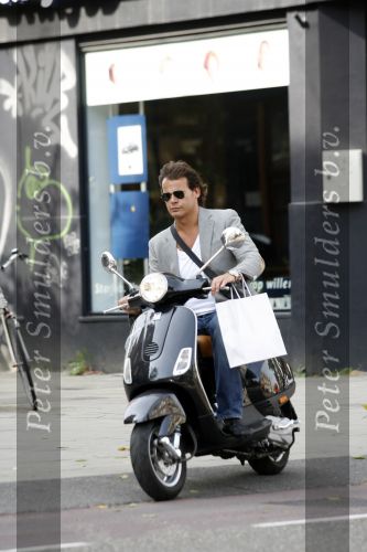 Amsterdam 14 september 2006
Leco v Zadelhoff op vespa scooter