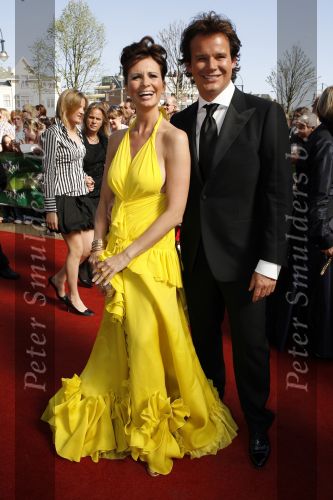 Scheveningen 15 april 2007
Premiere Tarzan in het circus theater. 
Leontine Borsato met gele jurk met Leco v Zadelhoff