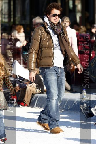 Amsterdam 17 februari 2008
Leco v Zadelhoff met vriend Rob en  het dochtertje Robbie van zijn schoonzus en haar vriendin. Ze waren op de schaatsbaan op het museumplein . Ook het hondje was erbij.
Peter Smulders bv