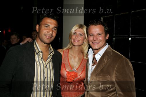 Amsterdam 21 september 2004
Presentatie wijnen Gordon in hotel Blakes.
Ruud Gullit Estelle Gullit en Leco v Zadelhoff