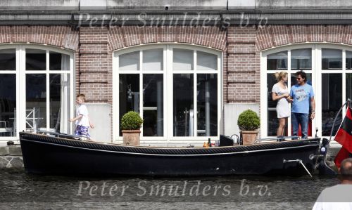 Amsterdam 24 mei 2008
Nicolette v Dam en Leco v Zadelhoff met sloep bij het Amstel hotel.