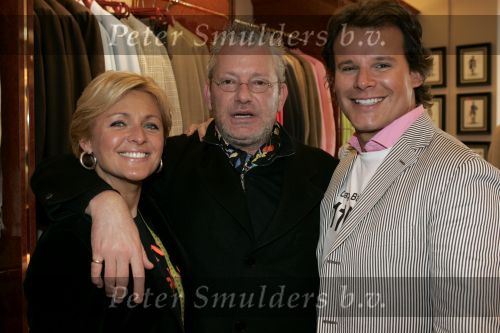 Amsterdam 26 maart 2005
Bn ers verkopen bij Oger voor Orange Babies. 
Caroline Tensen en John Kattenburg en Leco