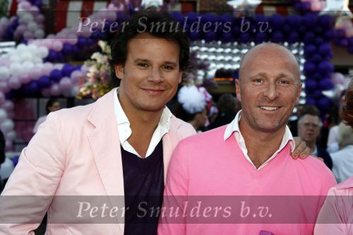 Amsterdam 27 april 2009
Feestje van Gerard Joling voor zijn 49e verjaardag bij cafe het Kalfje. Leco v Zadelhoff met vriend Rob en Christine Kroonenberg
Peter Smulders bv