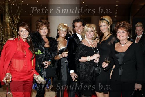 Amsterdam 28 november 2005
Beau Monde awards in het hilton.
Leco v Zadelhoff met leontine Borsato Carolien tensen Estelle Gullit en Christine Kroonenberg