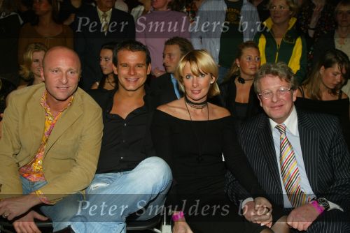 Amsterdam 29 november 2002
Modeshow orange babies in passagiers terminal
Leco Zadelhoff met vriend
