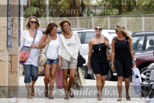 Ibiza 5 september 2007
Leontine Borsato werd door haar vriendinnen ontvoerd naar Ibiza vanwege haar 40e verjaardag.