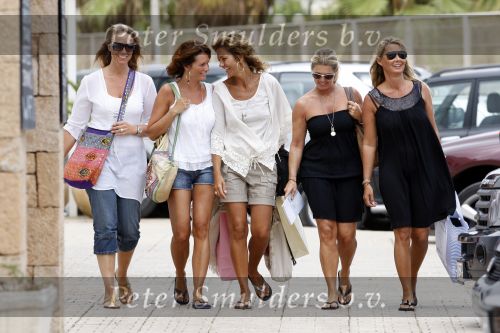 Ibiza 5 september 2007
Leontine Borsato werd door haar vriendinnen ontvoerd naar Ibiza vanwege haar 40e verjaardag.