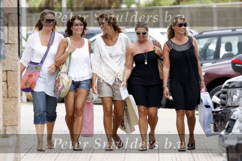 Ibiza 5 september 2007
Leontine Borsato werd door haar vriendinnen ontvoerd naar Ibiza vanwege haar 40e verjaardag.