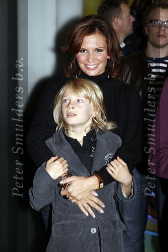 Amsterdam 6 oktober 2007
Leontine Marco Jada Senna en Luca Borsato bij de premiere van de Kabouter Plop film in de amsterdam arena Pathe.